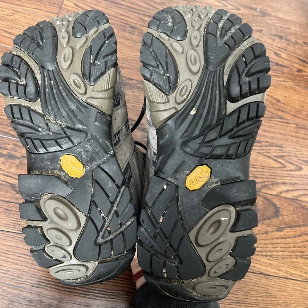Merrell Hiking Boots Mens Size 8.5 W Gray Moab 2 Mid Vent Vibram Lace Up J06053W